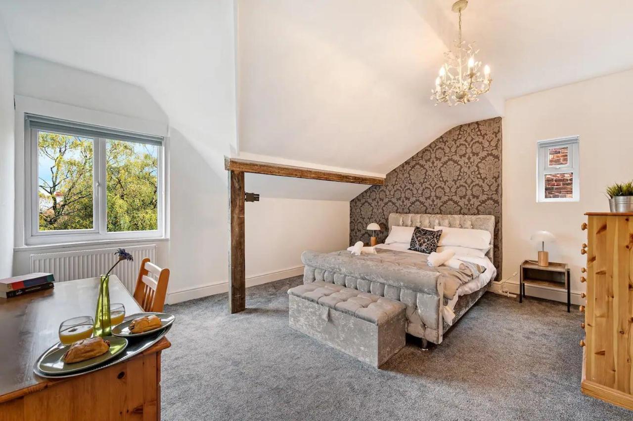 Pass The Keys Old Trafford 4-bedroom Retreat Near United & Centre - Family-friendly Casa de Férias