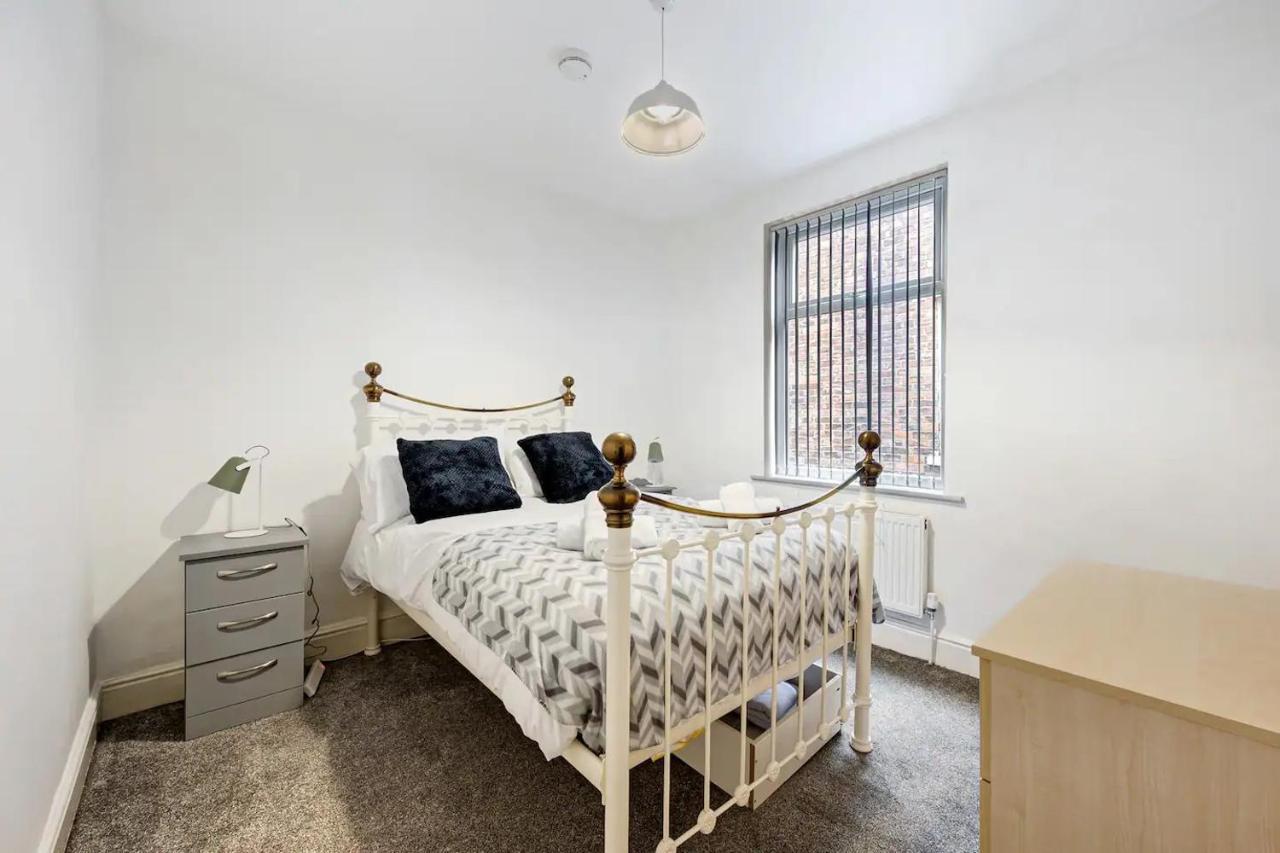 Pass The Keys Old Trafford 4-bedroom Retreat Near United & Centre - Family-friendly Casa de Férias