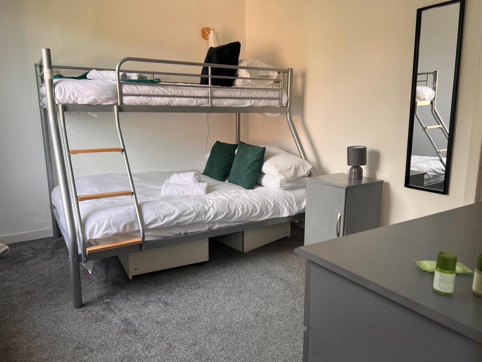 Casa de Férias Pass The Keys Old Trafford 4-bedroom Retreat Near United & Centre - Family-friendly *
