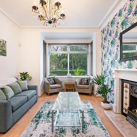 Pass The Keys Old Trafford 4-Bedroom Retreat Near Manchester United & City Centre - Family-Friendly Exterior photo