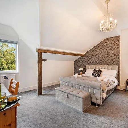 Pass The Keys Old Trafford 4-Bedroom Retreat Near Manchester United & City Centre - Family-Friendly Exterior photo