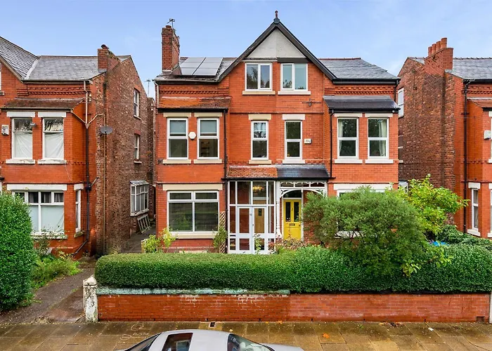Pass The Keys Old Trafford 4-Bedroom Retreat Near Manchester United & City Centre - Family-Friendly