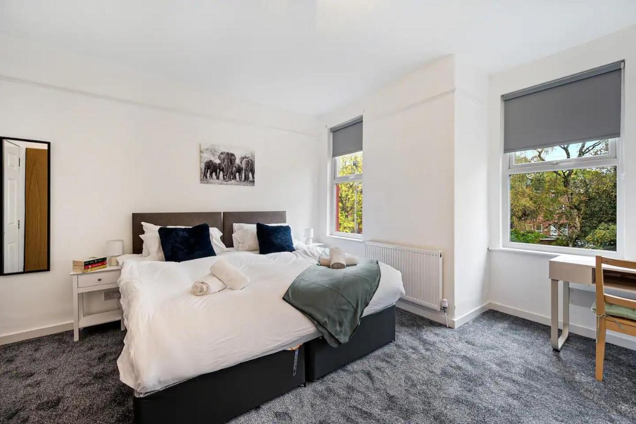Pass The Keys Old Trafford 4-bedroom Retreat Near United & Centre - Family-friendly Манчестер