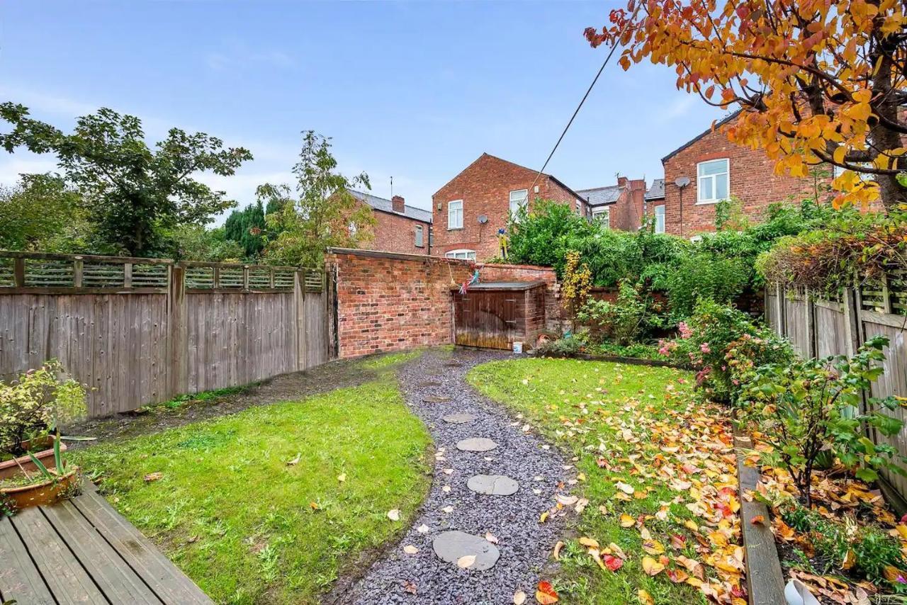 Дом отдыха Pass The Keys Old Trafford 4-bedroom Retreat Near United & Centre - Family-friendly *